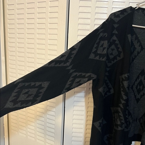Faded Glory Women’s 2X Black Geometric Print Cardigan - Picture 5 of 6